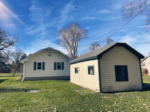 511 Gertrude St, Elgin, IL 60123 photo 2