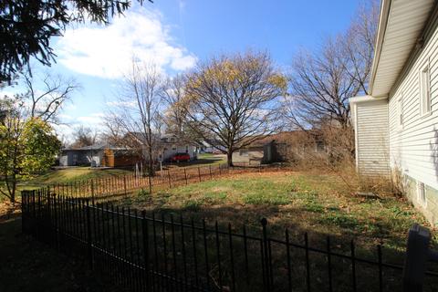 1006 E Main St, Clinton, IL 61727 photo 3
