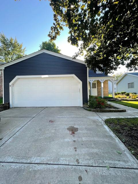 560 Dover Dr, Roselle, IL 60172 photo 1
