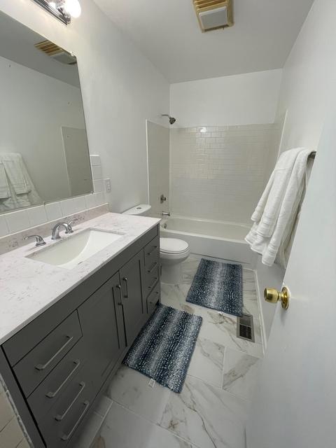 560 Dover Dr, Roselle, IL 60172 photo 11