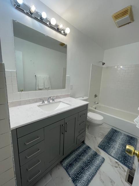 560 Dover Dr, Roselle, IL 60172 photo 12