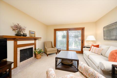 208 Brookside Ln #A, Willowbrook, IL 60527 photo 4