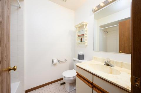 208 Brookside Ln #A, Willowbrook, IL 60527 photo 19
