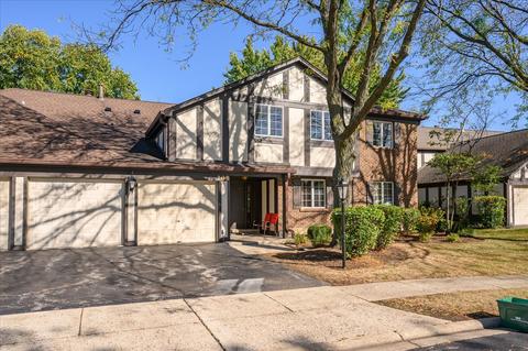 208 Brookside Ln #A, Willowbrook, IL 60527 photo 1