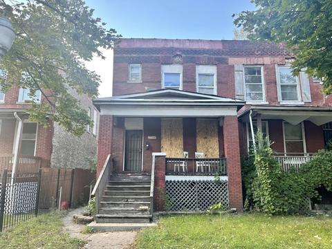 2704 E 75th Pl, Chicago, IL 60649 photo 1