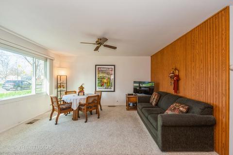 155 E Dennis Rd, Wheeling, IL 60090 photo 4