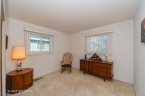 155 E Dennis Rd, Wheeling, IL 60090 photo 9