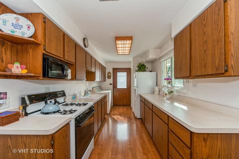 155 E Dennis Rd, Wheeling, IL 60090 photo 5