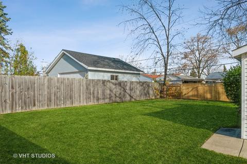 155 E Dennis Rd, Wheeling, IL 60090 photo 2