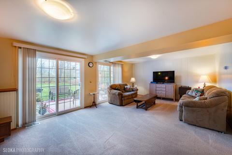 640 Durham Ln, Hoffman Estates, IL 60169 photo 10