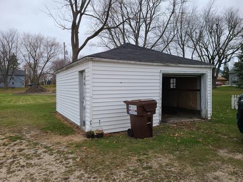 305 Evans Ave, Ashton, IL 61006 photo 2