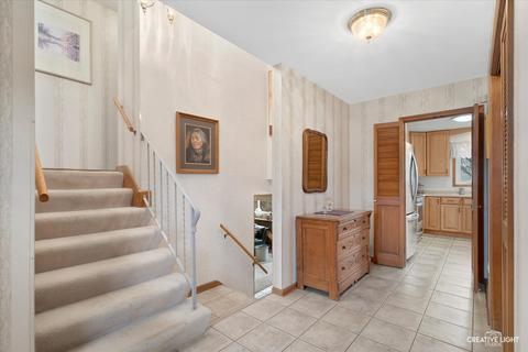 979 Ruth Dr, Elgin, IL 60123 photo 9