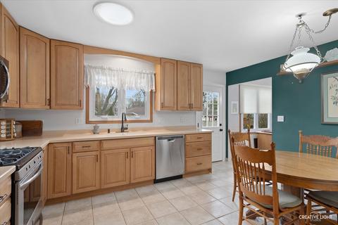 979 Ruth Dr, Elgin, IL 60123 photo 10