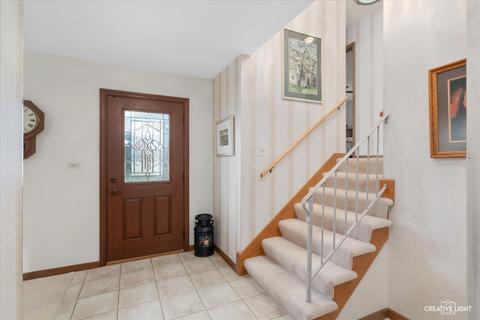 979 Ruth Dr, Elgin, IL 60123 photo 4