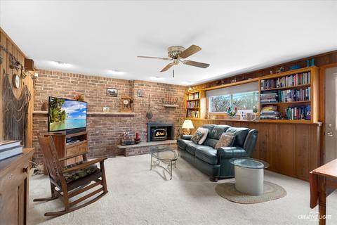 979 Ruth Dr, Elgin, IL 60123 photo 13