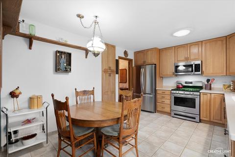979 Ruth Dr, Elgin, IL 60123 photo 11