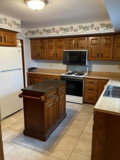 407 W Raab Rd, Normal, IL 61761 photo 2