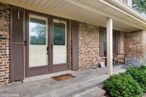 3126 Iris Ct, Northbrook, IL 60062 photo 2