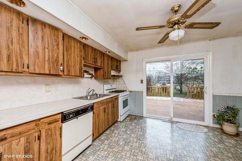 4821 W Home Ave, Mchenry, IL 60050 photo 4