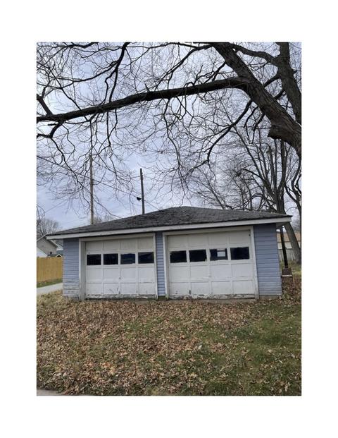 320 N Williams St, Forrest, IL 61741 photo 2