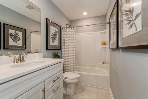 1016 Draper Rd, Mchenry, IL 60050 photo 2