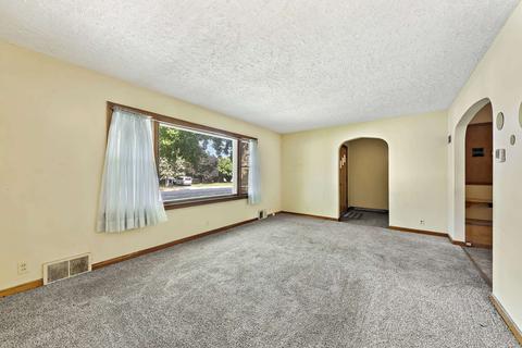1150 S Curtis Ave, Kankakee, IL 60901 photo 3