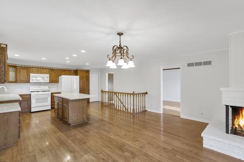 83 Brookside Dr, Elgin, IL 60123 photo 9