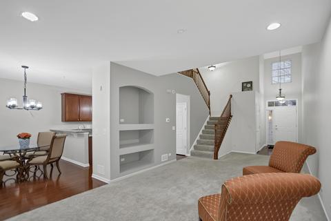 1902 Maureen Dr, Hoffman Estates, IL 60192 photo 5