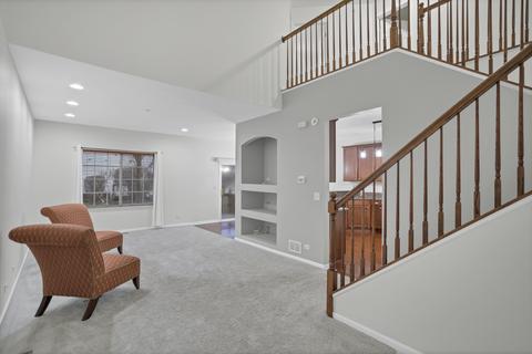 1902 Maureen Dr, Hoffman Estates, IL 60192 photo 4