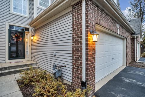 1902 Maureen Dr, Hoffman Estates, IL 60192 photo 3
