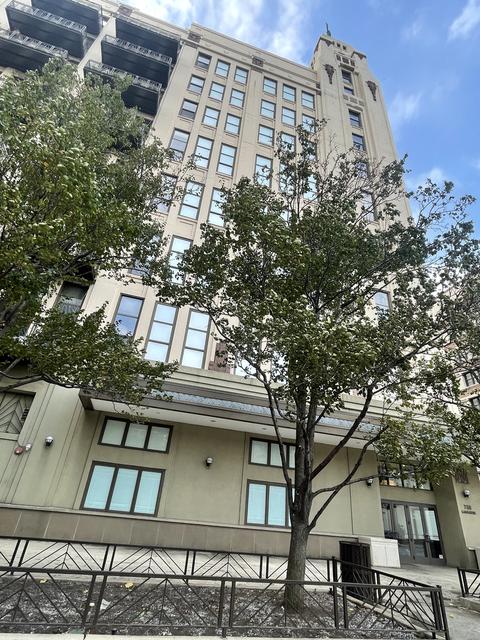 758 N Larrabee St #305, Chicago, IL 60654