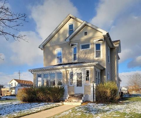 108 E Mason St, Lena, IL 61048 photo 1