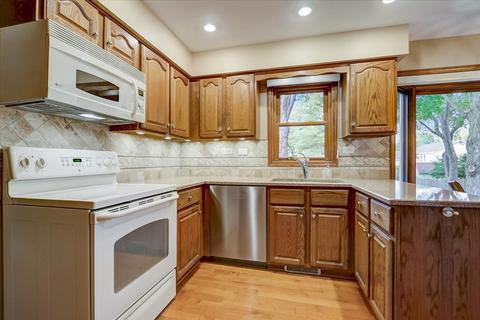 1616 Leabrook Ln, Wheaton, IL 60189 photo 13