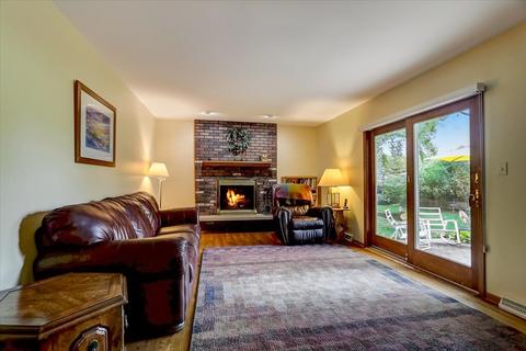 1616 Leabrook Ln, Wheaton, IL 60189 photo 2