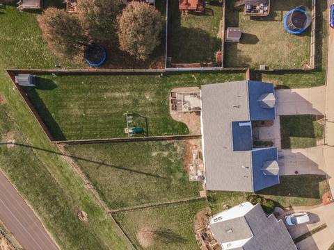 1202 Beacon Hill Ct, Normal, IL 61761 photo 2