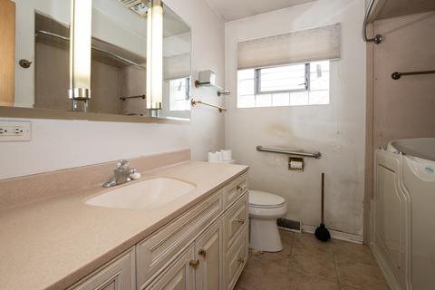 5952 W Maple Ave, Berkeley, IL 60163 photo 4
