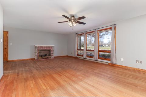 40 Hickory Dr, Clinton, IL 61727 photo 3