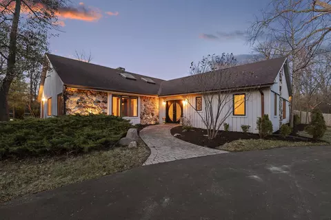 400 Thornvalley Rd, Lake Bluff, IL 60044