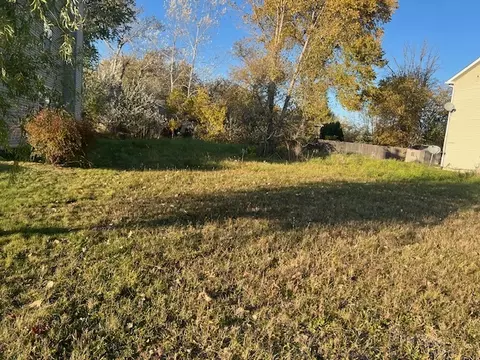 2928 W Country Club Ave, Waukegan, IL 60085