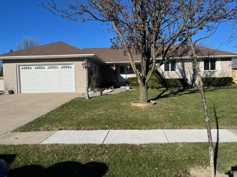 703 E Coady Dr, Minooka, IL 60447