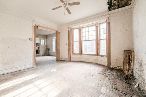 1023 E 45th St, Chicago, IL 60653 photo 5