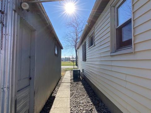 327 E John St, Forrest, IL 61741 photo 31