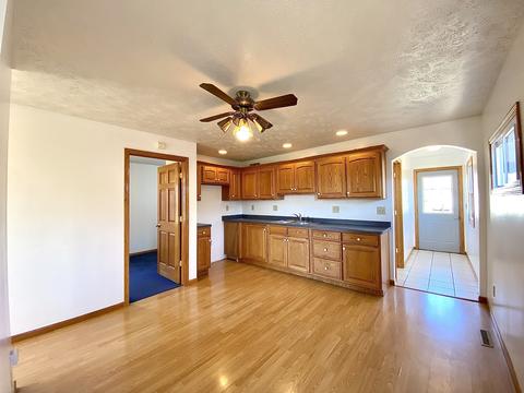 327 E John St, Forrest, IL 61741 photo 14