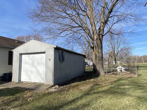 327 E John St, Forrest, IL 61741 photo 6