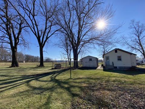327 E John St, Forrest, IL 61741 photo 34
