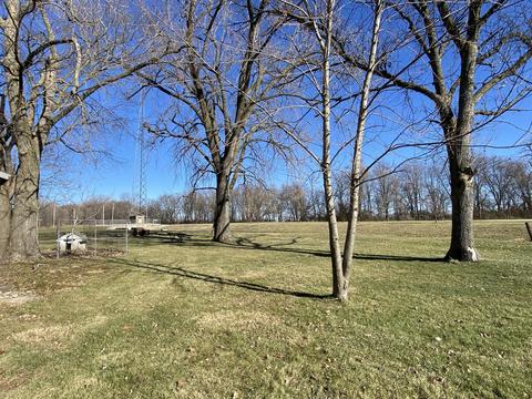 327 E John St, Forrest, IL 61741 photo 41