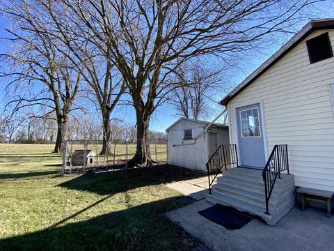 327 E John St, Forrest, IL 61741 photo 37