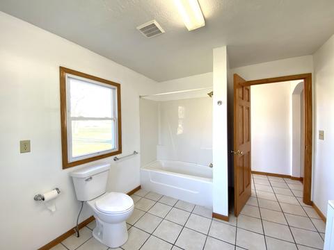 327 E John St, Forrest, IL 61741 photo 22