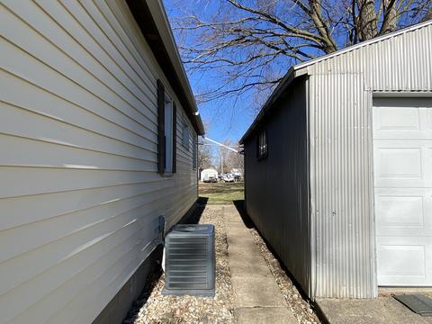 327 E John St, Forrest, IL 61741 photo 29