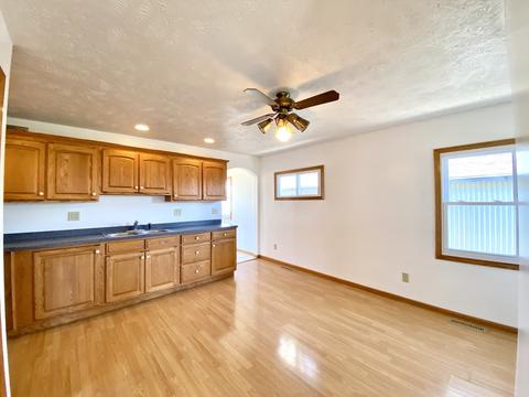 327 E John St, Forrest, IL 61741 photo 13